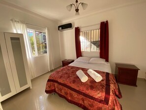 6 bedrooms, iron/ironing board, WiFi, bed sheets - El Doradi House, in Santiago (Santiago de los Caballeros)