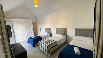 6 bedrooms, iron/ironing board, WiFi, bed sheets
