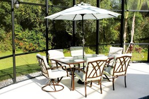 屋外ダイニングエリア