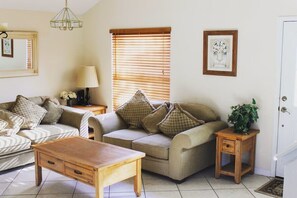 スマートテレビ、DVD プレーヤー、書庫