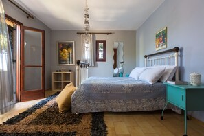 4 室のベッドルーム、エジプト綿のシーツ、高級寝具、セーフティボックス (室内)