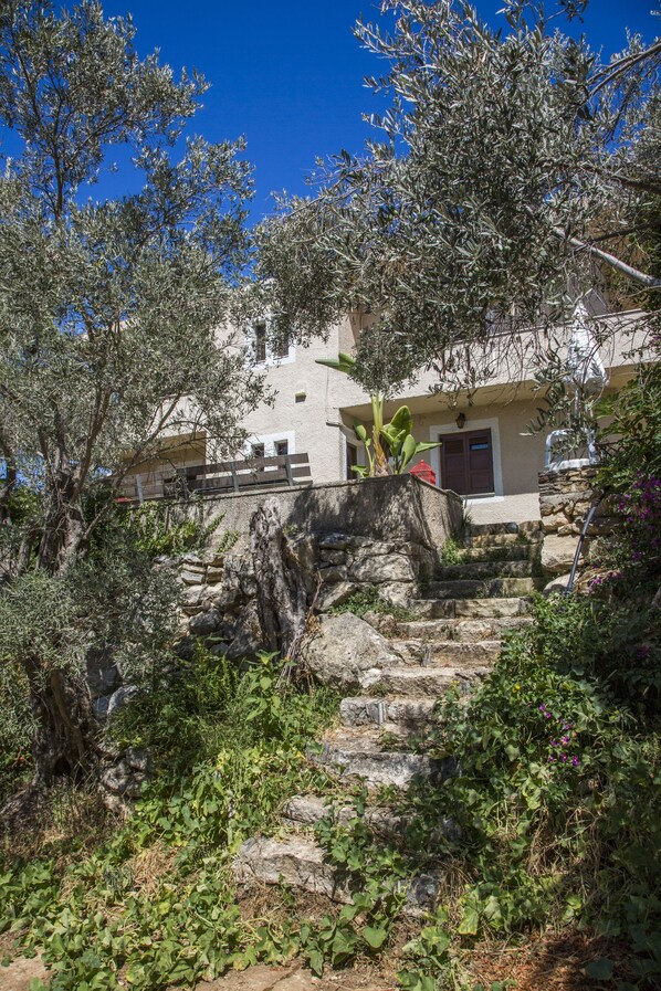 Exterior detail - Elisa Villa (Mylopotamos)
