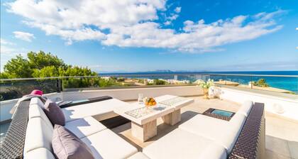 villa design de luxe avec vue sur la mer et la montagne