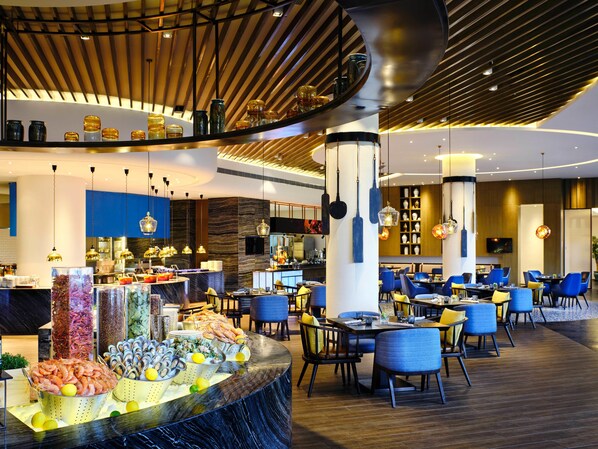2 restaurants, breakfast, lunch, dinner served; Modern European cuisine