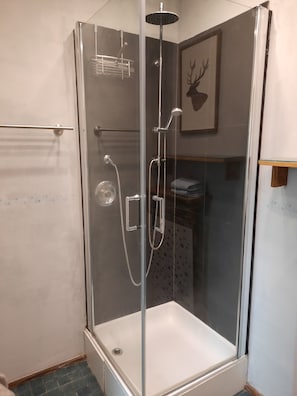 Shower, hair dryer, towels, soap - 'Sissi' a charming apartment in a modern country house style (Oberammergau)