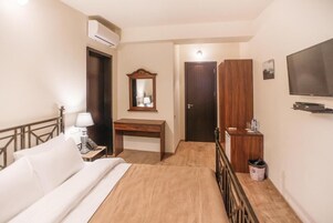 In-room safe, laptop workspace, blackout drapes, soundproofing