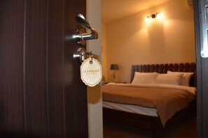 Economy Room | In-room safe, laptop workspace, blackout drapes, soundproofing - Hotel Le Caucase (Tbilisi)