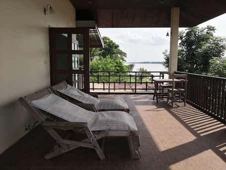 Terrace/patio. Keerawan House Rim Khong