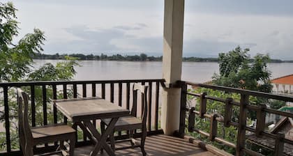 Keerawan House Rim Khong