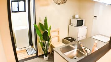 House, 2nd Floor | Private kitchenette | Fridge, microwave, cookware/dishes/utensils