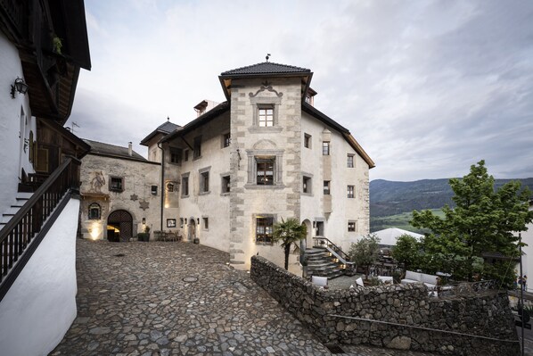 واجهة المنشأة