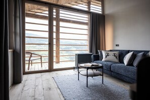 Suite – superior | Oppholdsområde | En 40-tommers Flatskjerm-TV med digitale kanaler samt TV