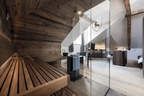 Classic-Suite | Badezimmer | Dusche, Regendusche, Designer-Toilettenartikel, Haartrockner