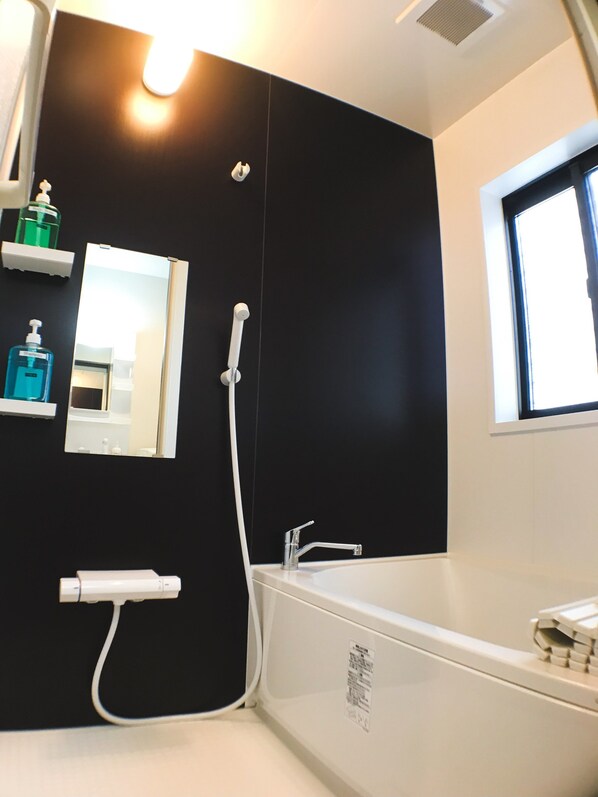 House, 2nd Floor | Bathroom | Combined shower/bathtub, free toiletries, hair dryer, electronic bidet - One More Heart at Fushimi Inari 3 (Kyoto)