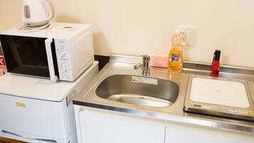 House, 1st Floor | Private kitchenette | Fridge, microwave, stovetop, electric kettle