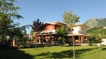 المنشأة من الخارج