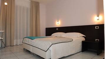 خزنة داخل الغرفة ومكتب وواي فاي مجانًا وملاءات أسرّة