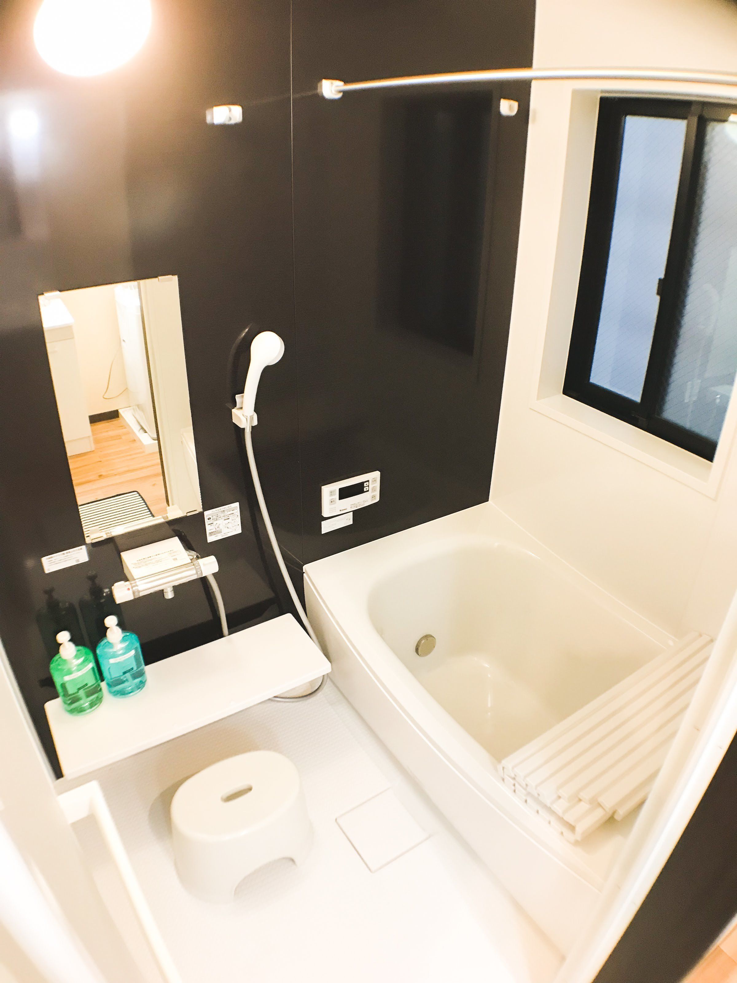 อ่างอาบน้ำและฝักบัวแยกจากกัน, ของใช้ในห้องน้ำฟรี, ไดร์เป่าผม