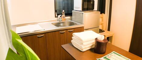 House, 1st Floor | Private kitchenette | Fridge, microwave, stovetop, cookware/dishes/utensils