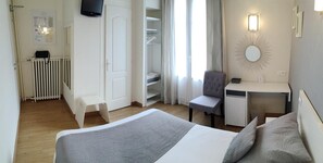 Individually decorated, desk, blackout drapes, iron/ironing board - Hôtel Les Beaux Arts (Limoges)