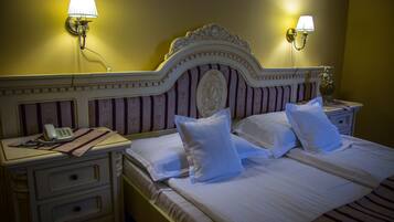 Double Room, Non Smoking | Minibar, in-room safe, individually decorated, individually furnished
