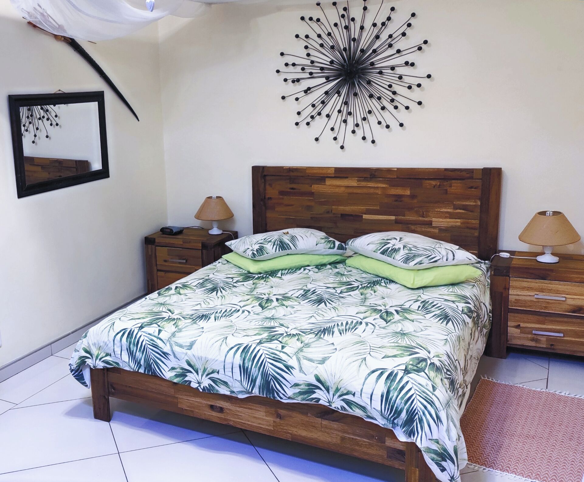 Quarto casal clássico | Frigobar, cofres nos quartos, individualmente decorados, escrivaninha