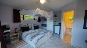 Minibar, coffres-forts dans les chambres, décoration personnalisée