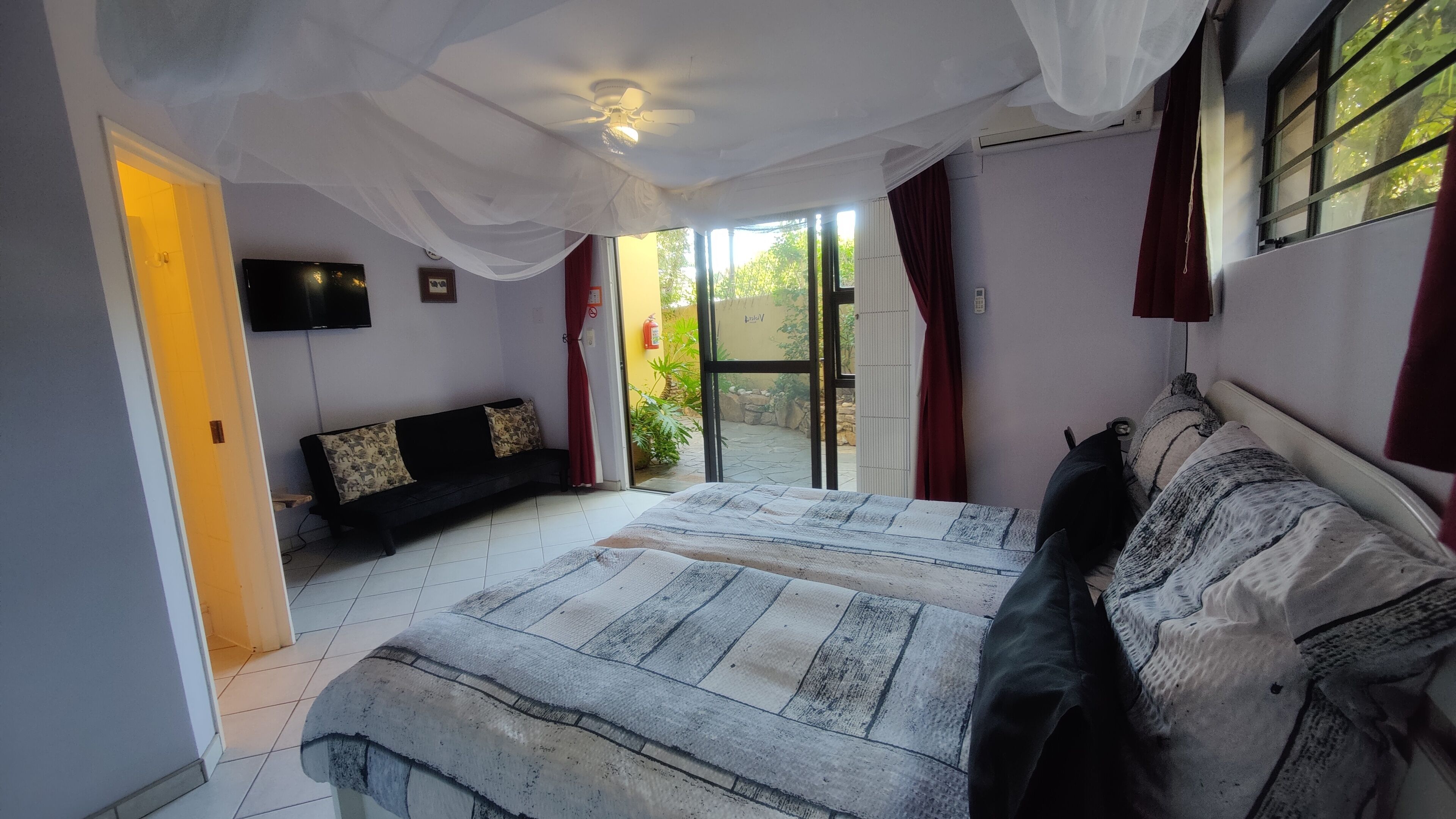 奢华双人房或双床房 | 迷你吧、客房内保险箱、特色装修、办公桌