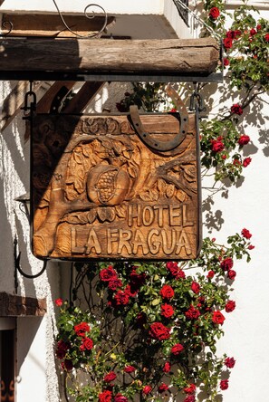 Front of property - Hotel La Fragua I (Trevelez)
