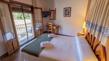 Double Room, 1 Double Bed, Balcony, Mountain View | 1 bedroom, desk, blackout drapes, soundproofing