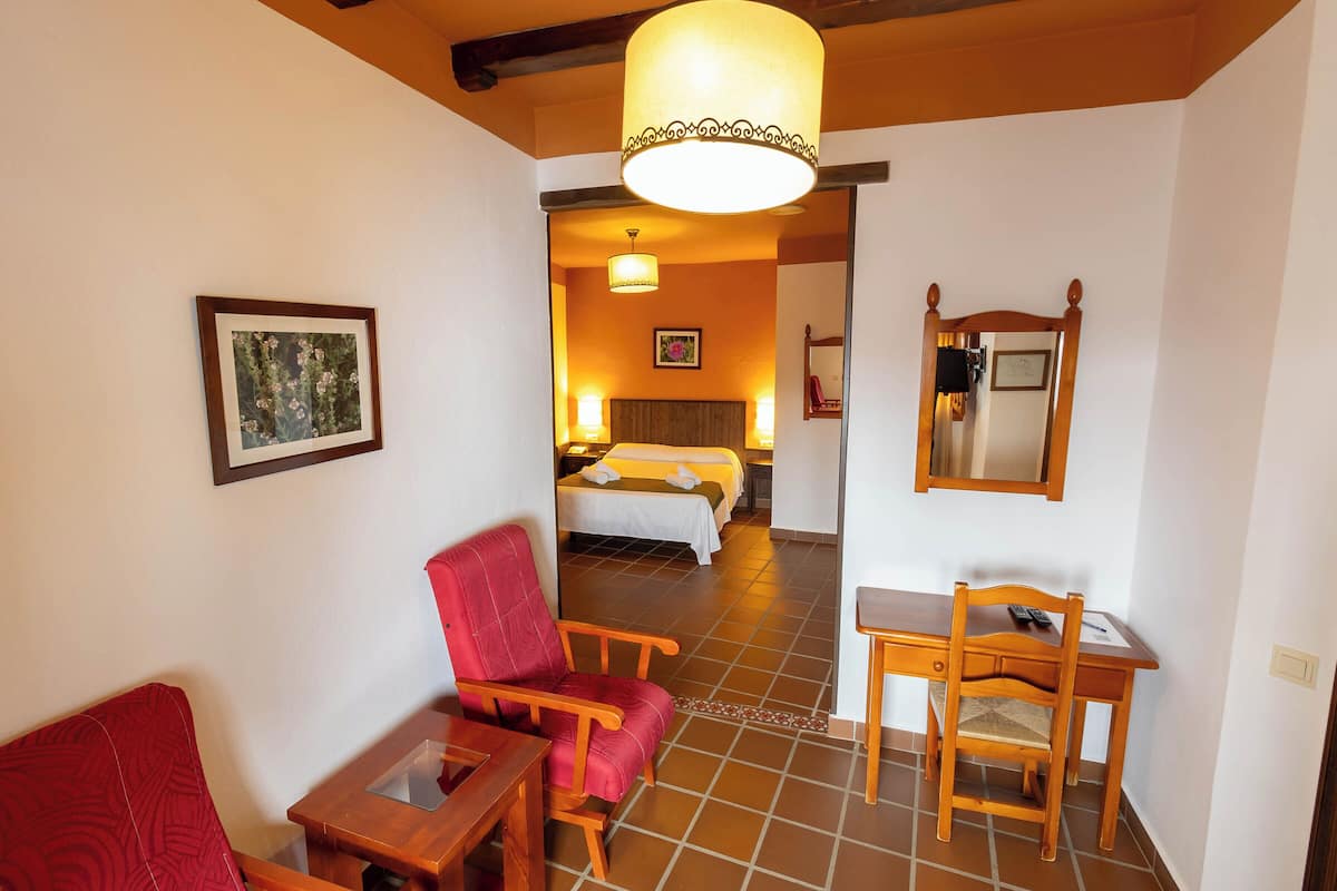 Double Room, 1 Double Bed | 1 bedroom, desk, blackout drapes, soundproofing