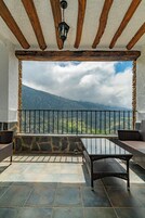 Habitación con 2 camas individuales, vistas a la montaña | Vistas desde la habitación