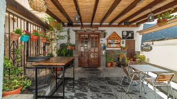 Serveert diner, lokale gerechten