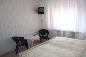 1 bedroom, desk, free WiFi, bed sheets