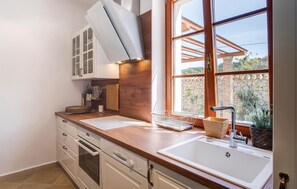 Fridge, stovetop, dishwasher, coffee/tea maker - Pet friendly home in Sveti Jakov (Sveti Jakov)