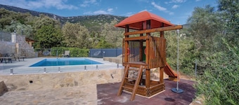 Pet friendly home in Sveti Jakov
