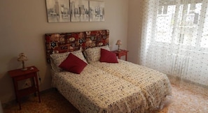 Down comforters, desk, blackout drapes, free cribs/infant beds - Musei Vaticani Rooms (Rome)
