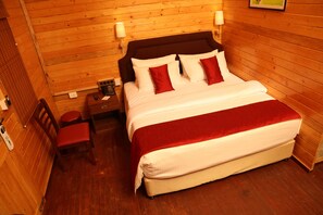 In-room safe, desk, blackout drapes, soundproofing - Kanva Star Resorts (Bengaluru)