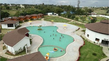 2 outdoor pools