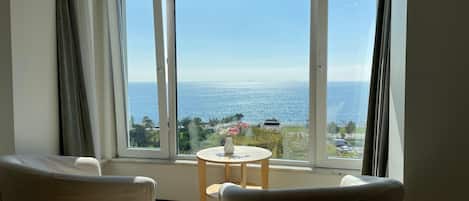 In-room safe, laptop workspace, blackout curtains, soundproofing