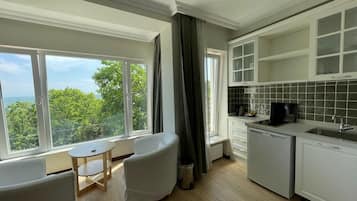 Kamar Double Comfort | Area keluarga | TV LCD