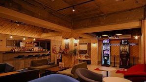 Bar (trong khuôn viên)