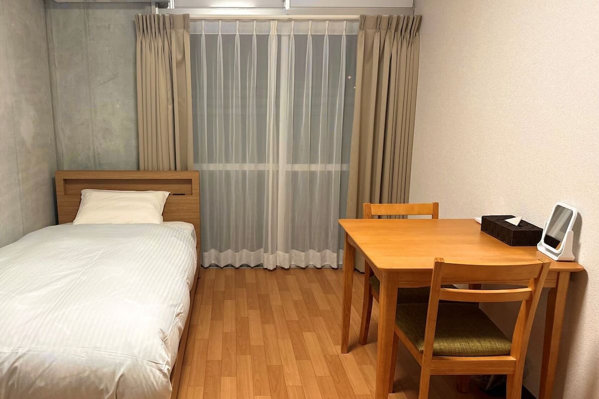 Wi-Fi de cortesia, roupa de cama