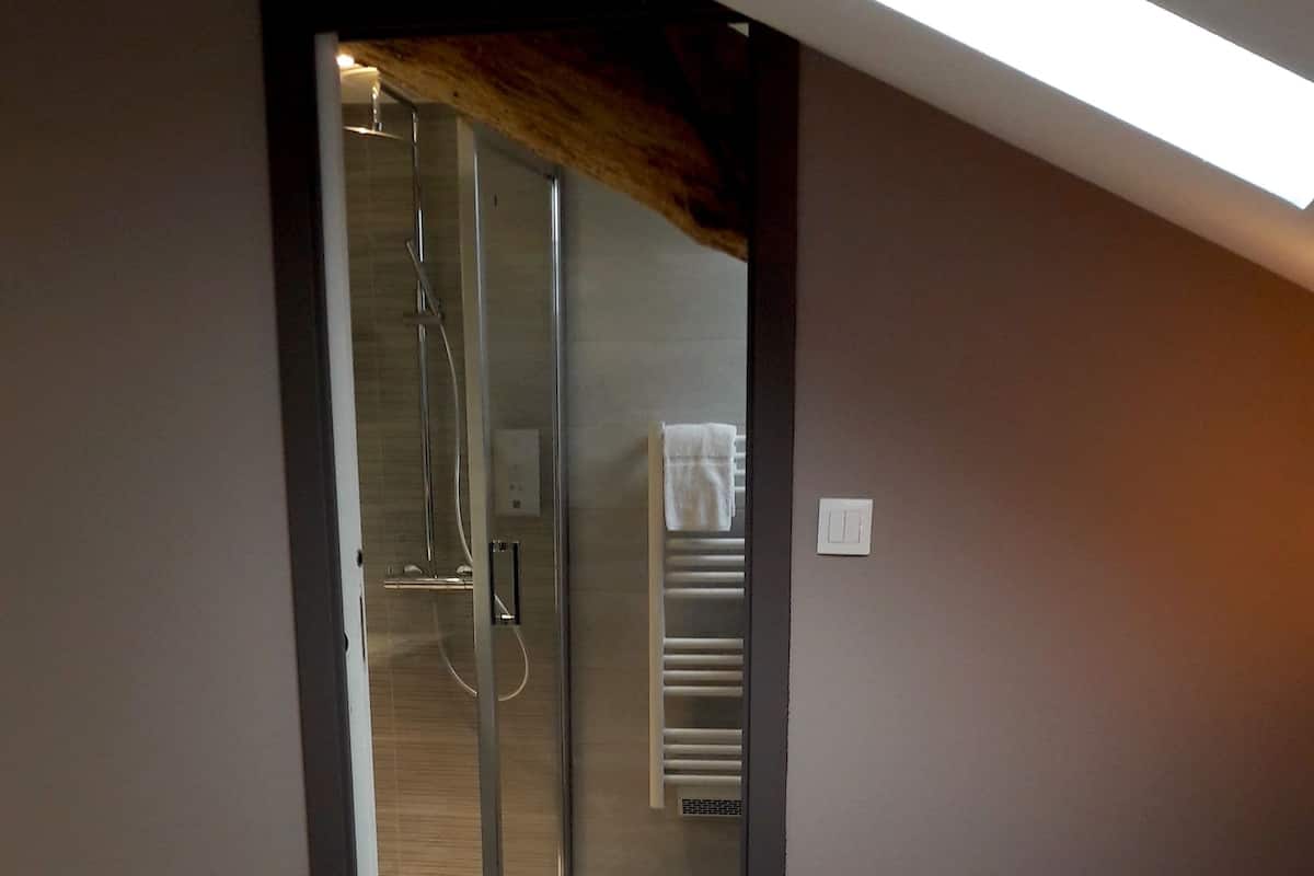 Habitación doble estándar, 1 cama matrimonial, para no fumadores | Escritorio, wifi gratis y ropa de cama