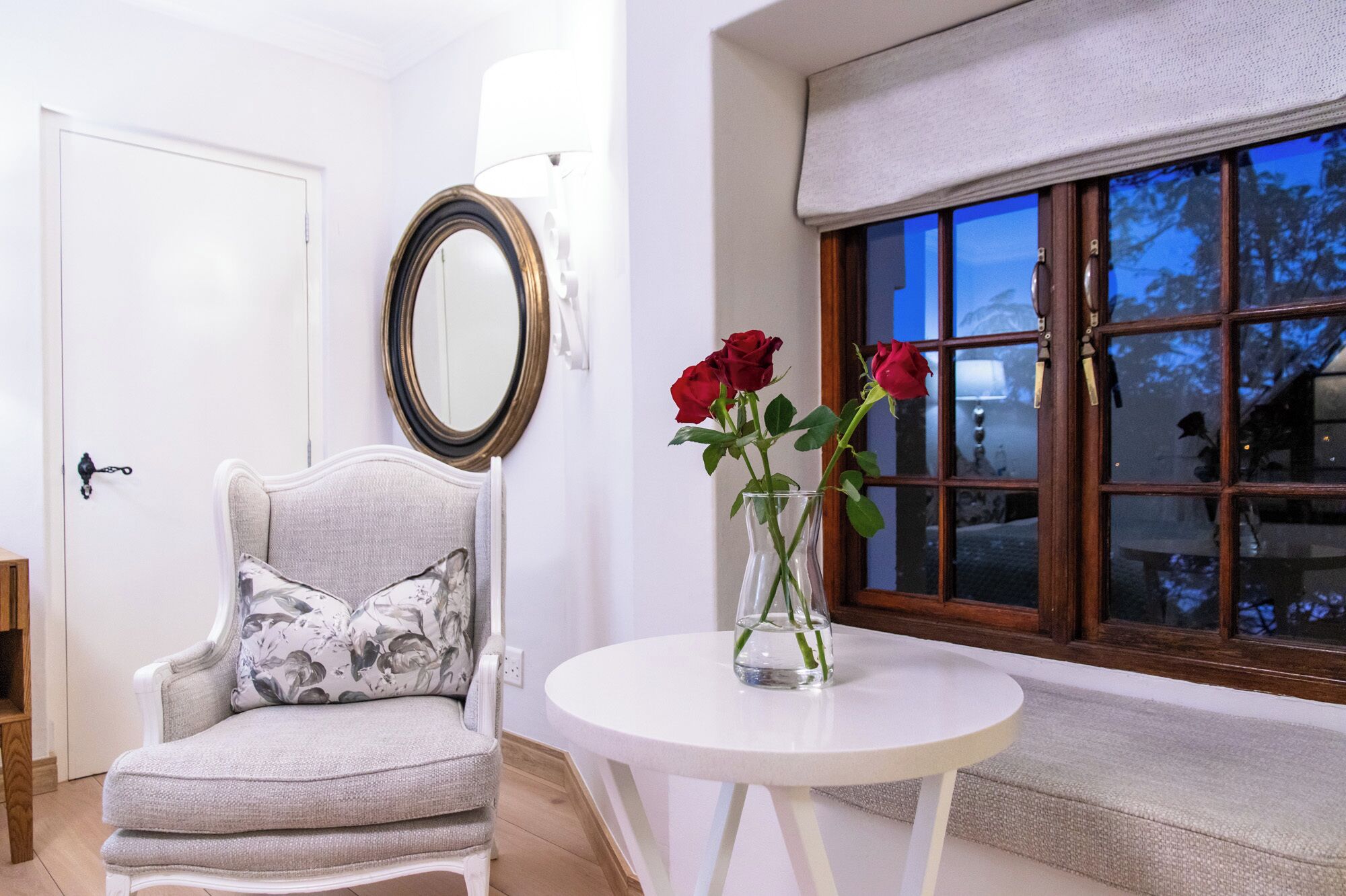 standard twin room (deluxe) | minibar, in-room safe, desk, travel cot