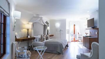 Superior tweepersoonskamer (Deluxe) | 1 slaapkamer, een minibar, een kluis op de kamer, een bureau