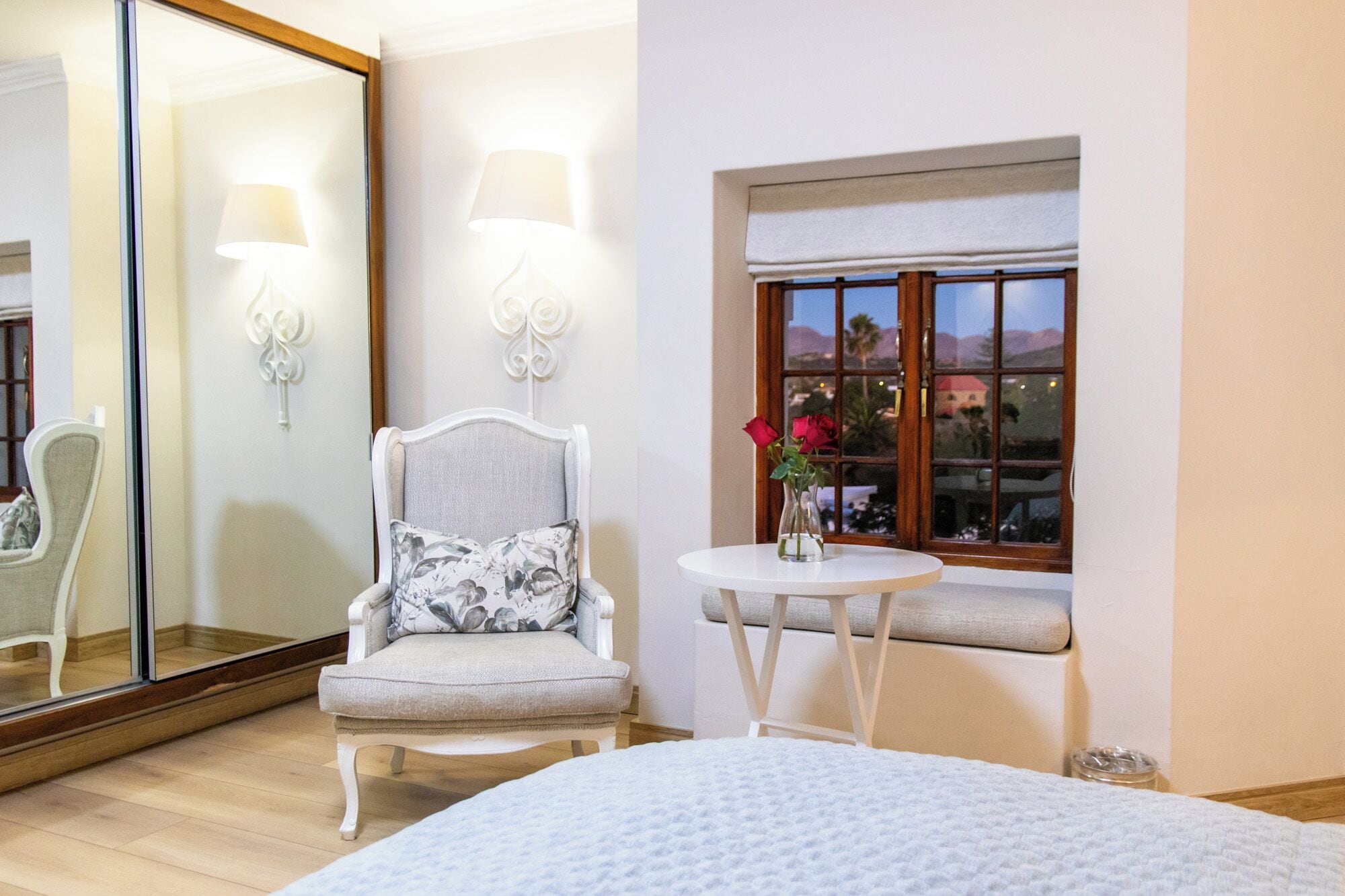 standard twin room (deluxe) | minibar, in-room safe, desk, travel cot