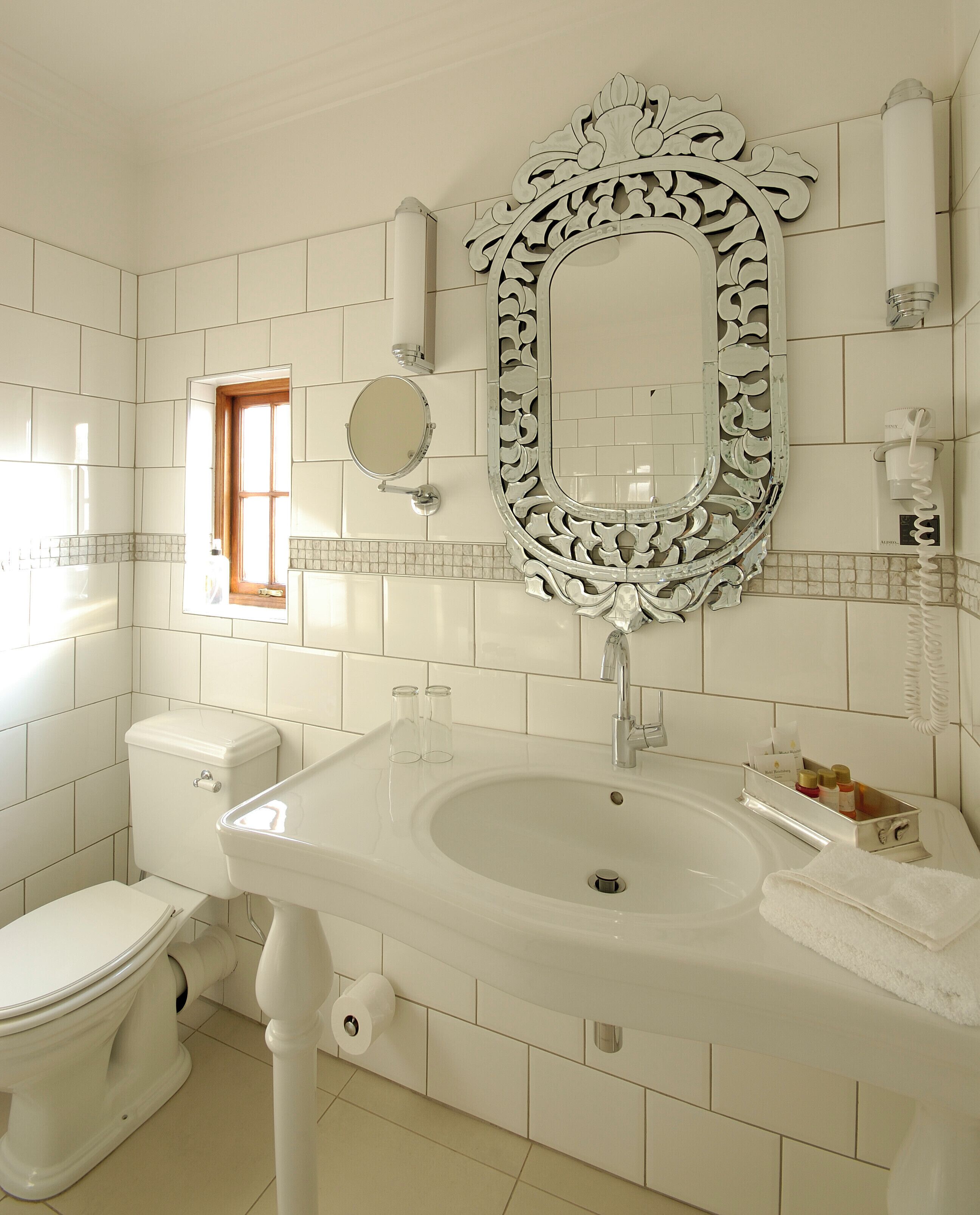 standard twin room (deluxe) | minibar, in-room safe, desk, travel cot