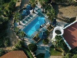 Outdoor pool, sun loungers