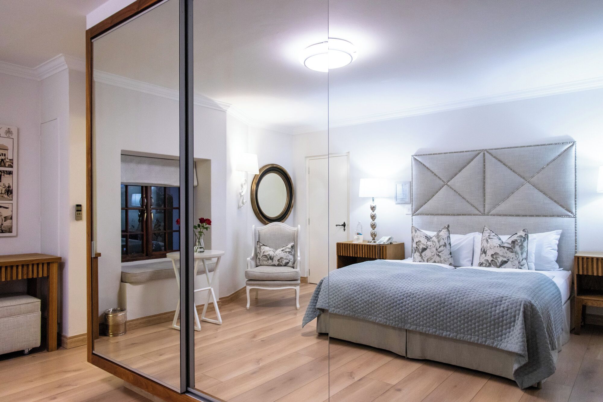 standard twin room (deluxe) | minibar, in-room safe, desk, travel cot